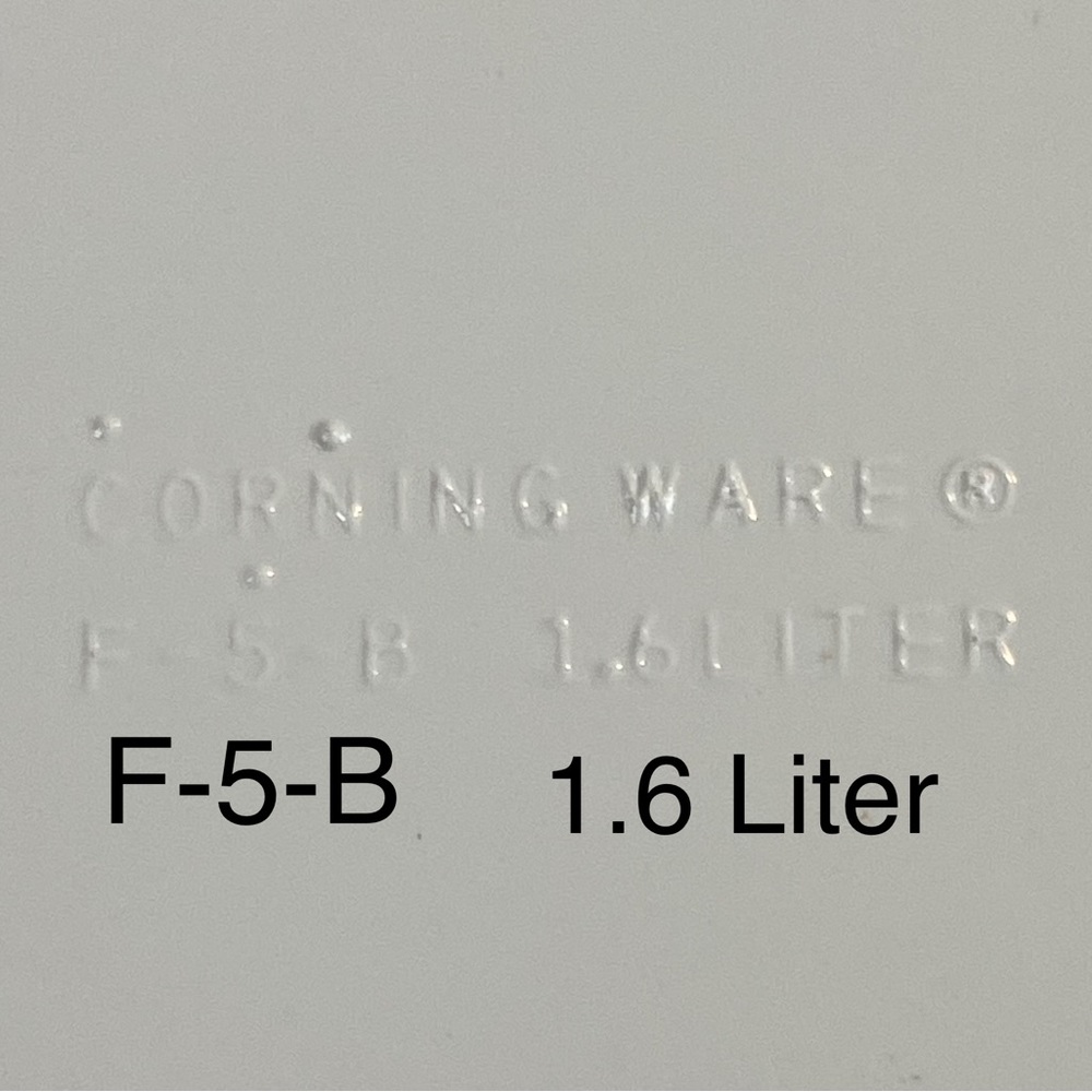 Vintage CorningWare French White 1.6 Liter Casserole Dish - Picture 4 of 5